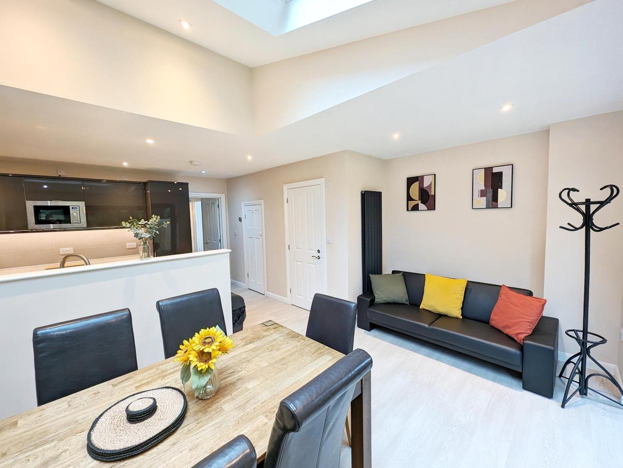 Central Cambridge, Charming 3-Bed House With Free Parking! Экстерьер фото